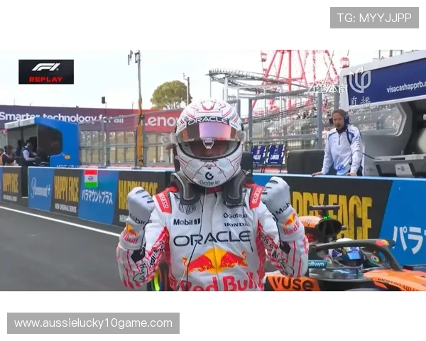 维斯塔潘维修区起步超车秀夺季军,续写巴西神奇表现。 维斯塔潘维修区起步超车秀夺季军,续写巴西神奇表现。